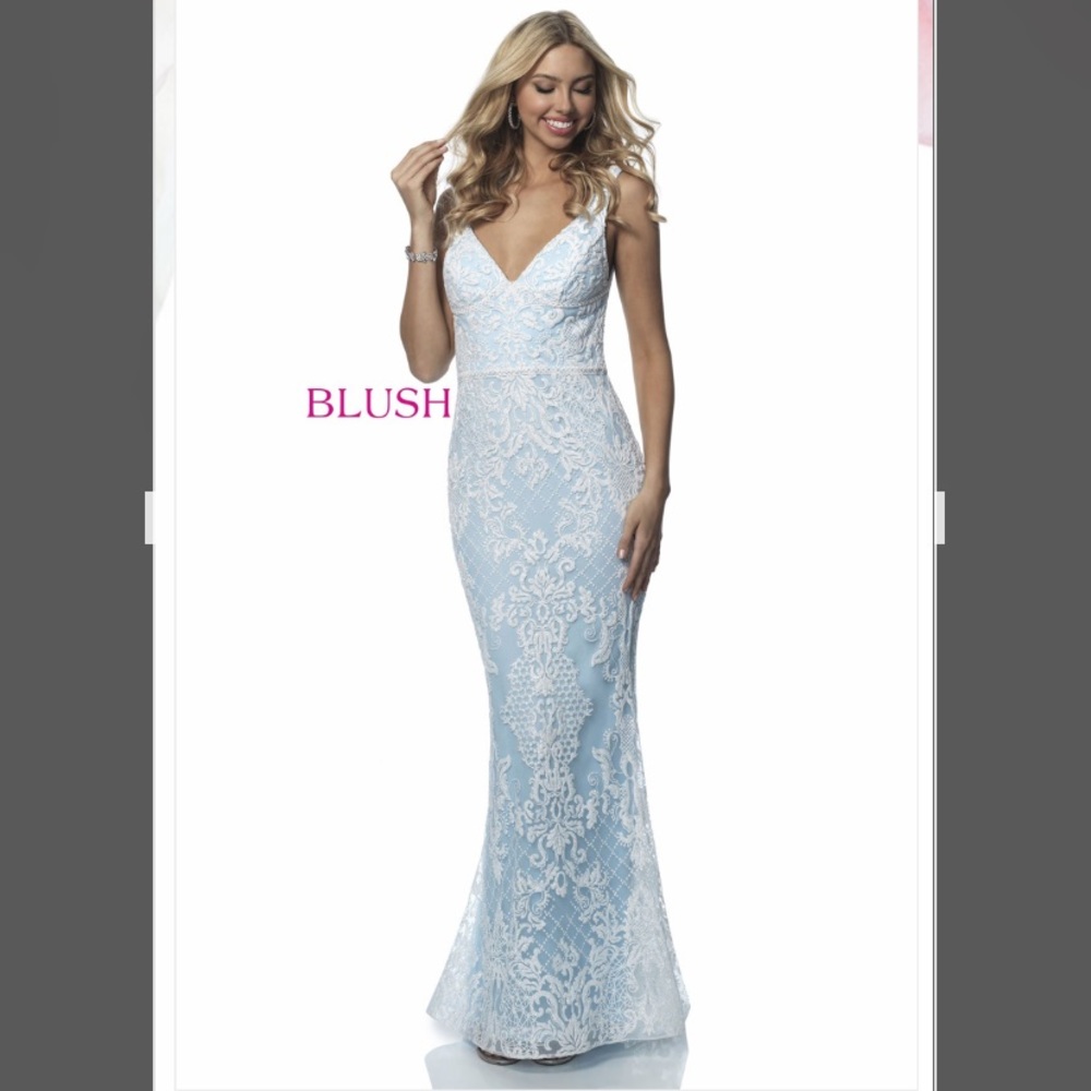 lace sheath,sweetheart neckline,plunging low back